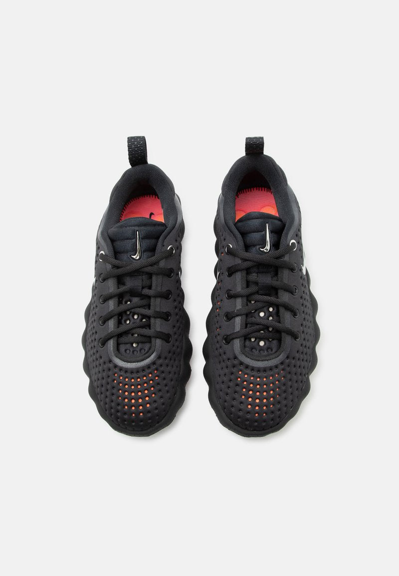 Nike Mind 002 WMNS Black Hyper Crimson