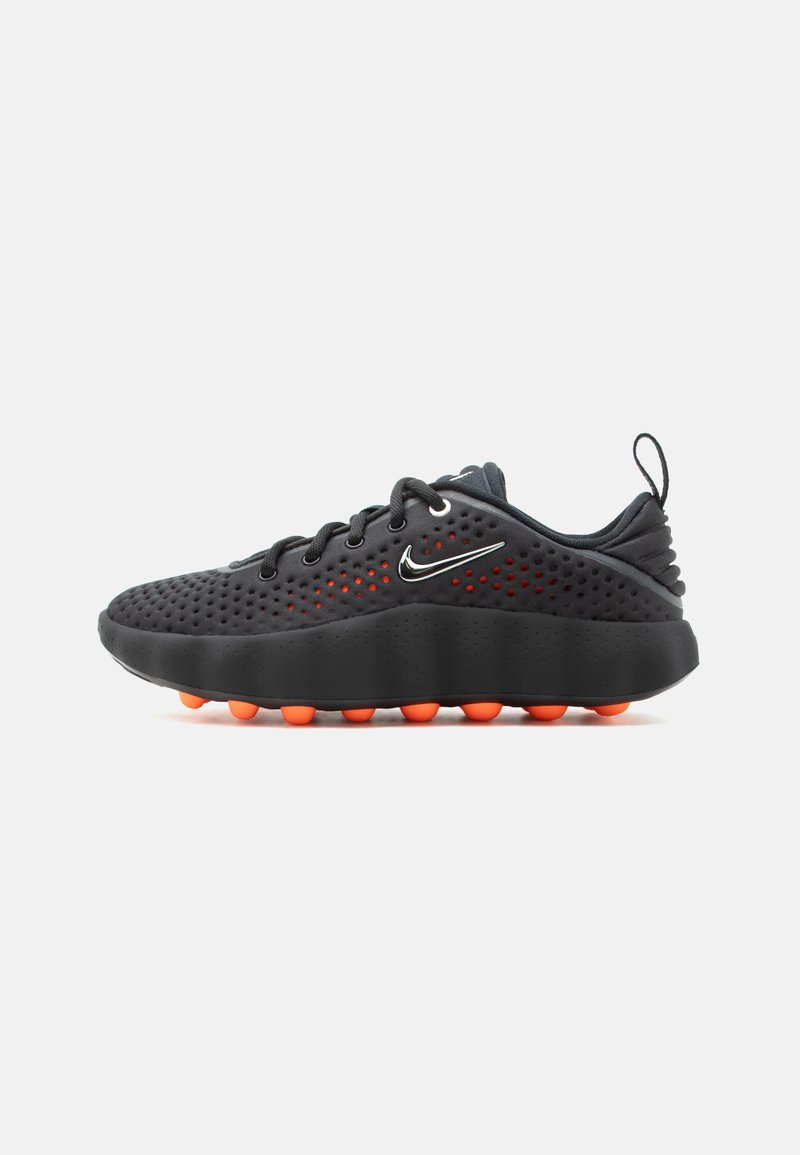 Nike Mind 002 WMNS Black Hyper Crimson