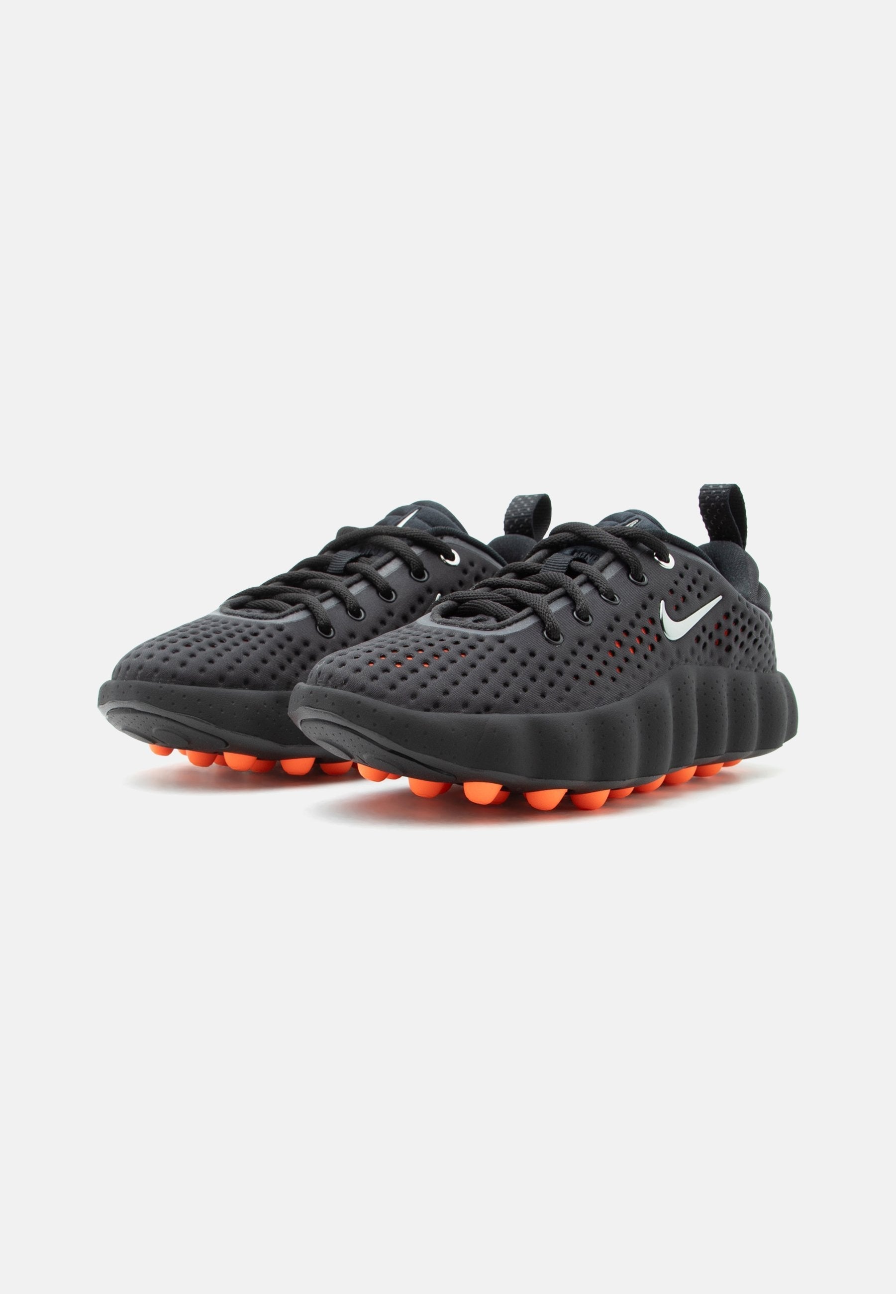 Nike Mind 002 WMNS Black Hyper Crimson